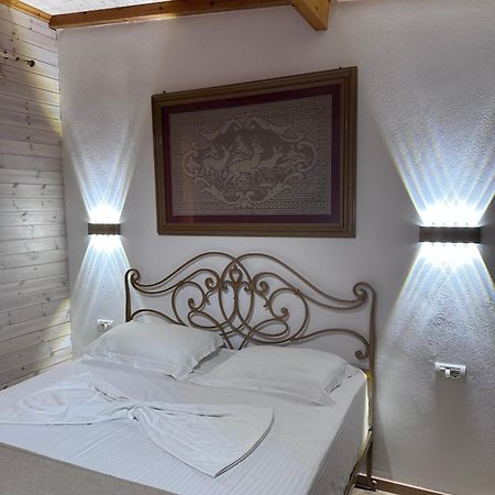 Nashos Bungalows Himare Fshat Bagian luar foto