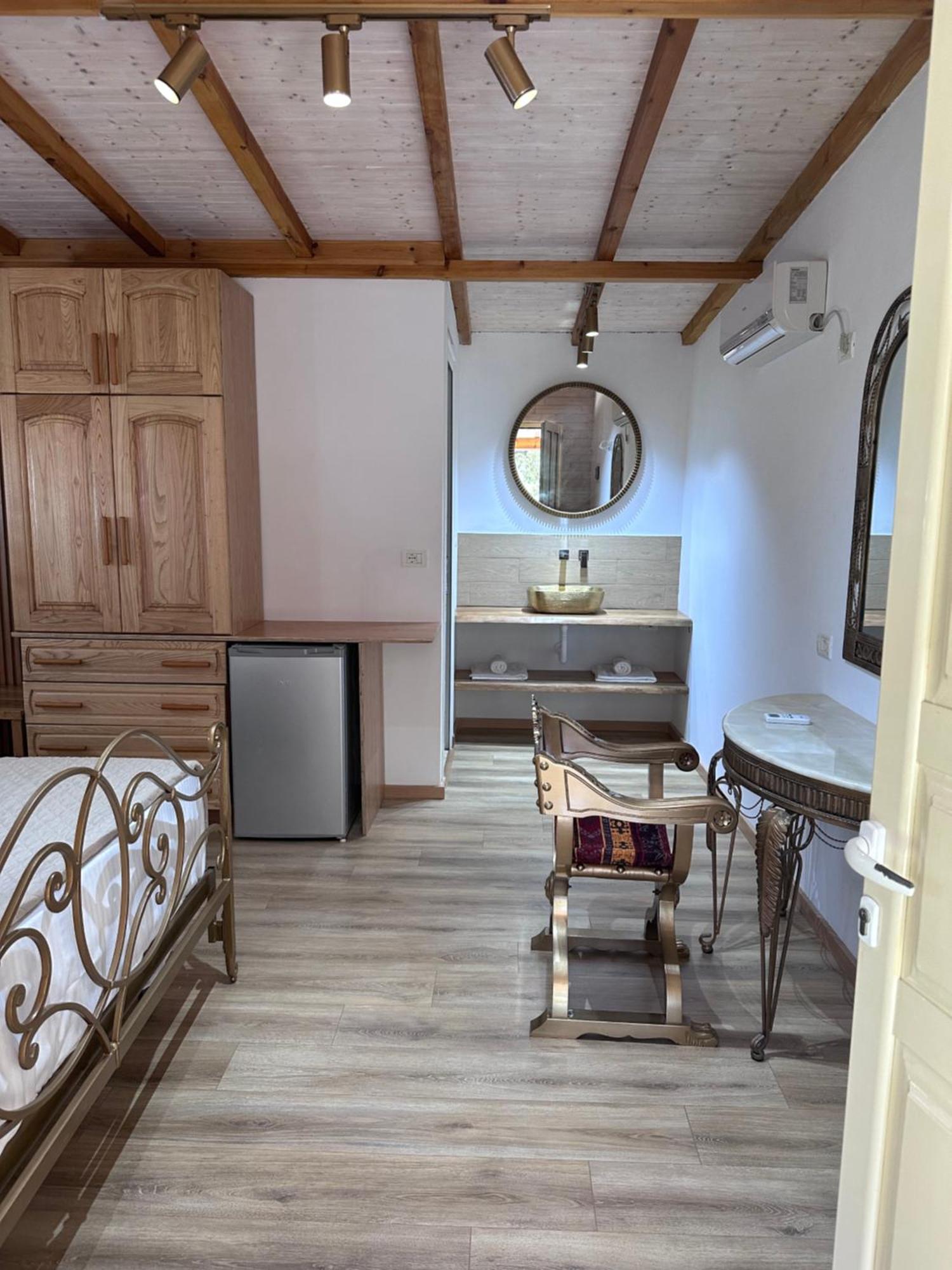 Nashos Bungalows Himare Fshat Bagian luar foto